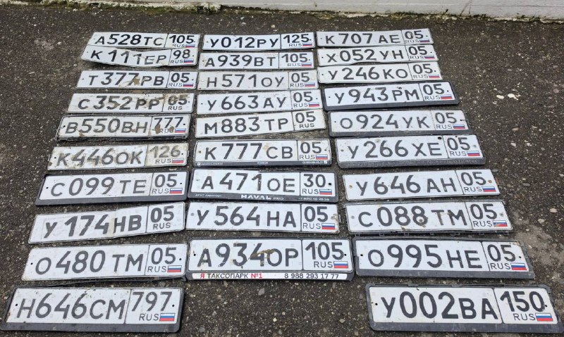 Из-за наводнения у автомобилей были утеряны государственные регистрационные номера. фото