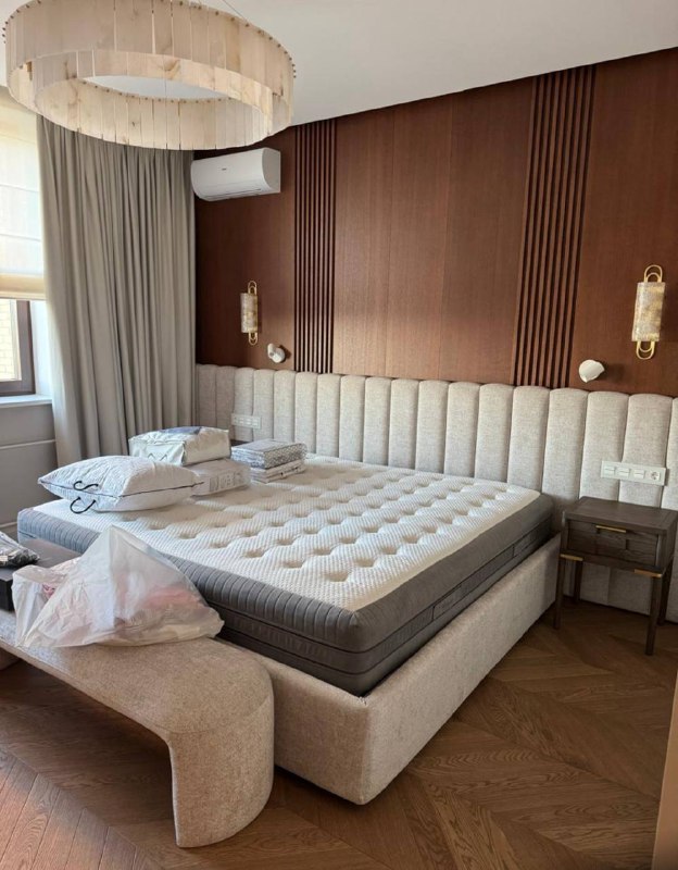 Ну и покажу первые фото по окончанию стройки по этому проекту. Мы пришли буквально в пещеру нулевых все в декоративной штукатурке под камень и лаби... - изображение 1 - покажу, первые, фото