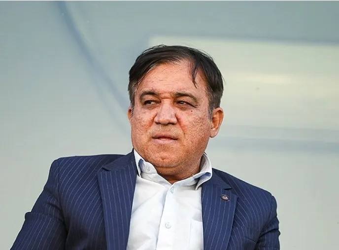 Esteghlal Twitter: اقای تاجرنیا فرمودن انتقادات نباید طوری باشه که از کارهای خوبم پشیمون بشم- چشم اقای تاجرنیا عذرمون بپذیرید که باعث آزرده