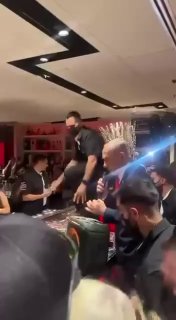 נתניהו: אין מקום לחגיגה עכשיו! בלי חגיגות, בלי עוגות, בלי כריכים, בלי כלום! אין חוף, אין ברביקיו, כלום! הבי…