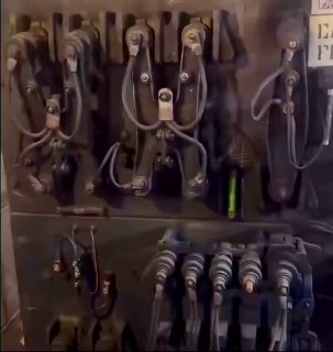Old elevators did not use computers, they ran on relay logic, and every click is real time thinking.Science and facts💡