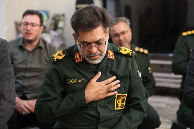 فاطمیون: دیدار فرمانده سپاه همدان با خانواده شهید مهدی هزاره● سردار زارعکمالی فرمانده سپاه انصارالحسین(ع) استان همدان، مجید صفدر