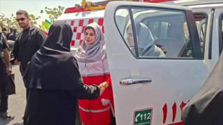 נוכחות דובר הממשלה בין מחלצי הסהר האדום שנכחו בהלווייתו של המנהיג ההרוג