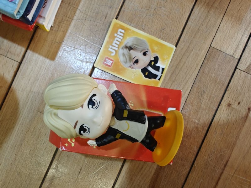 Фигурки Киндер по 2 лар/шт, Jimin из Макдональдс 5 лар, книги детские 5/шт, финик из зоотопии (минис — фото 1