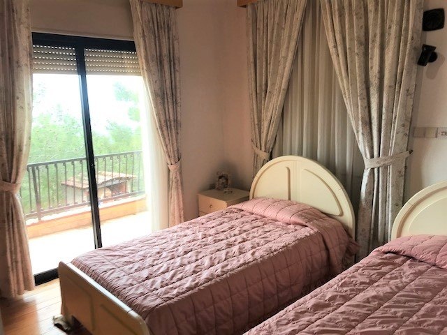 4-bed mountain house on 4,000 sqm plot, Limassol district photo 4