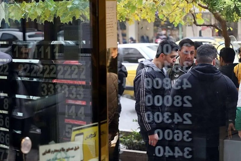 فرارو: قیمت دلار امروز دوشنبه ۲ شهریور ۱۴۰۵قیمت دلار آزاد روز گذشته با جهش تقریباً هفت هزار تومانی به مرز ۲۰۰ هزار تومان نزدیک
