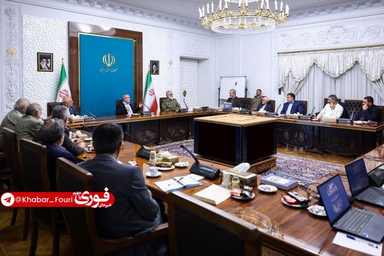 آقای خبر: پزشکیان: امروز بیش از هر زمان دیگری به تفکر و روحیه بسیجی نیازمندیمرئیس‌جمهور در نشست با جمعی از فعالان و متخصصان جهادی 