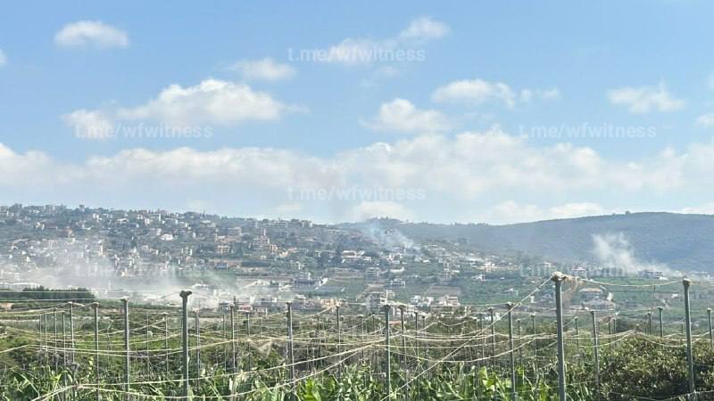️🇱🇧🇮🇱 מספר הפגזות ארטילריות מכוונות בעיירה אל מנסורי, דרום לבנון.