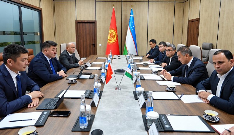 ב-28 באוקטובר, שרי האנרגיה של Kyrgyzstan Altynbek Rysbekov ו-Uzbekistan שריזוד Khodjaev דנו באספקה הדדית וב…