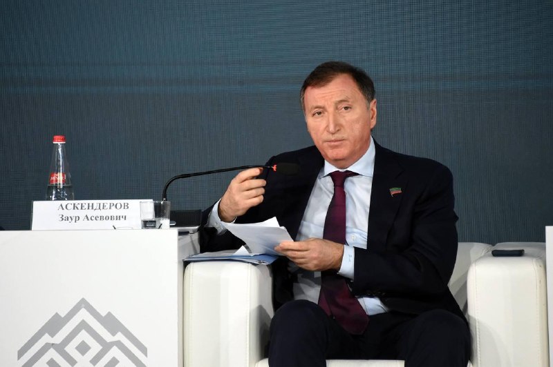 Заур Аскендеров предложил  рассмотреть возможность включения в число критериев оценки эффективности деятельности глав муниципалитетов показатель того,  фото