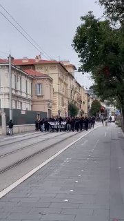 🇫🇷 French far-right activists march in Nice against violence and looting.