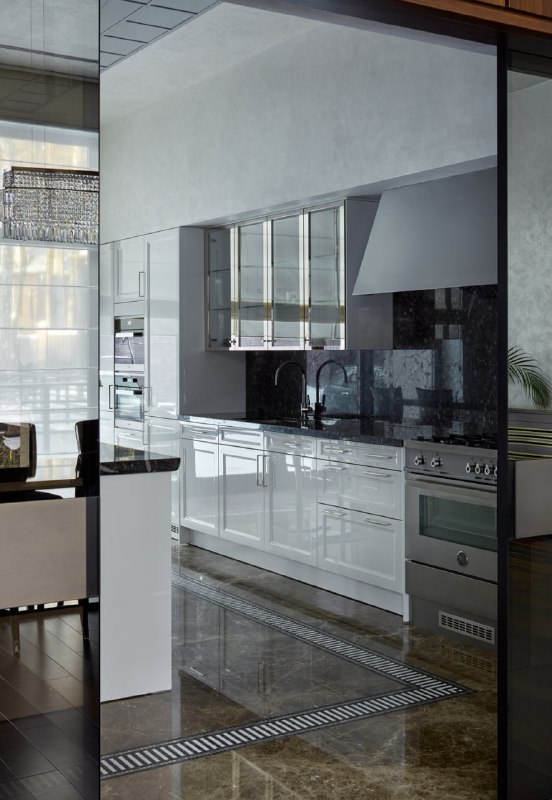 Просторный дом в Переделкино с интерьером на века Большую площадь дома архитекторы подчеркнули открытой планировкой общей зоны кухни-гостиной и хол... - изображение 1 - дом, интерьер, просторный