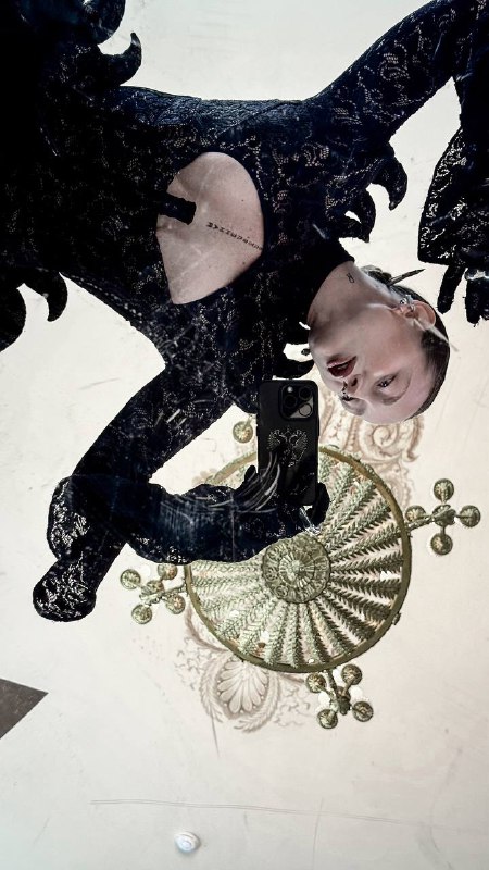 Маша в тотал луке cheshe design на премии собака руМаша в тотал луке cheshe design на премии собака ру