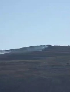 🏴שריפת גבעת עלי אל-טאהר כתוצאה מהפצצת ארטילריה לכיוון מישור מדינה בכפר רומן.