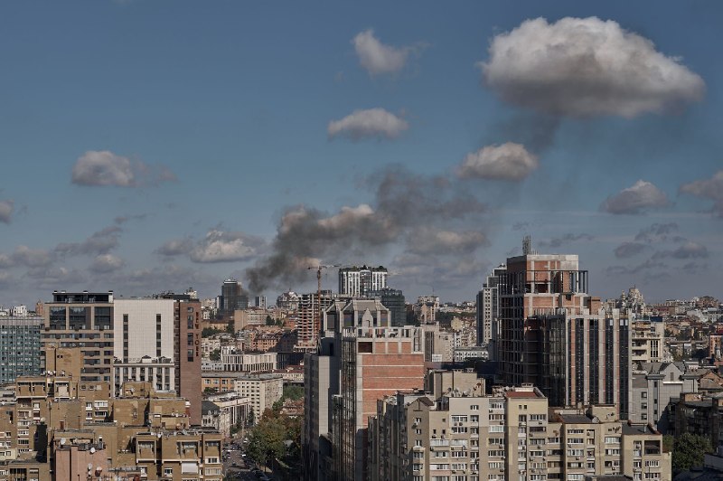 בדיקת עובדות: טענות שקריות של 'יציאה המונית' התפשטו כאשר רוסיה מפגיזה את קייב