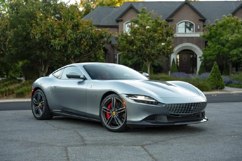 Феррари Рома под 4000 км пробега — это не просто Ferrari, а готовый к жизни спор