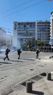 הפגנות המוניות פרצו ביוון, בעקבות צרפת, בלגיה, אלבניה ואיטליה. עשרות אלפי אנשים דורשים הגדלת המימון לחינוך…