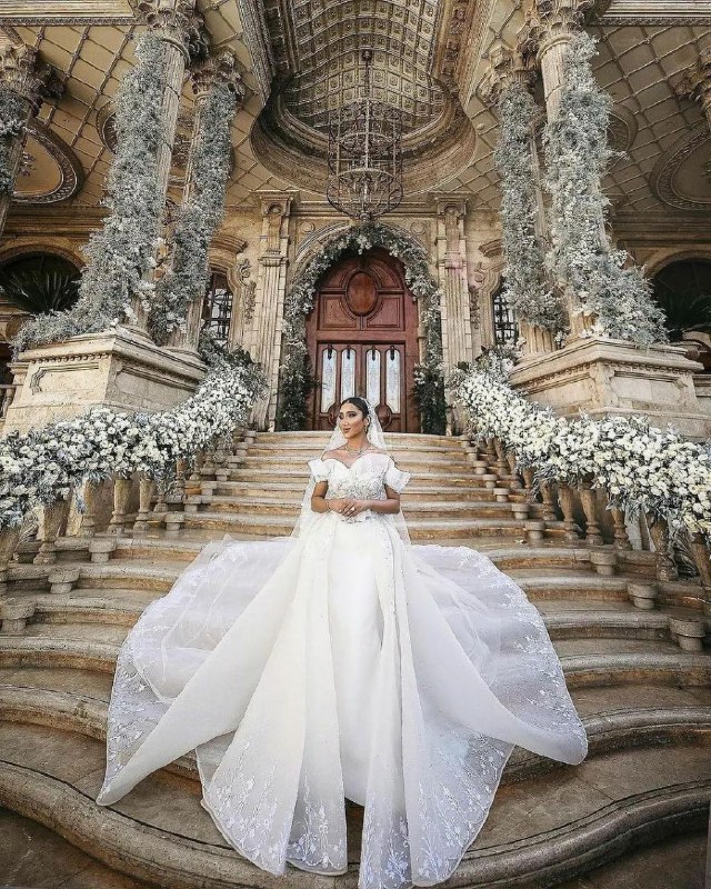 👑تاج وگل عروس🌹: #لباس عروس زیبا😍 •••🌺 عضو شويد👇🏼💖 @golaysa 👰🏻