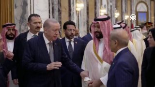 נשיא טורקיה ארדואן, MBS ושהבז שריף חולקים שיחה בעקבות הסכם ההגנה המשותף.