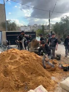 תושבי העיירה ביתא שמדרום לשכם מתחילים בבנייה מחדש של שני בתים שפוצצו אתמול על ידי צה"ל.