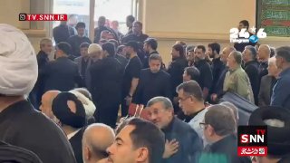 🇮🇱 לאחר שנטען כי הוא נמצא במעצר בית, הופיע היום הנשיא לשעבר מחמוד אחמדינז'אד באירוע לזכר ח'אמנאי. שורת פר…
