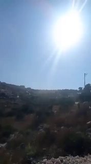 דירה באזור ג'נין ביהודה ושומרון נפגעה בתקיפה אווירית ישראלית. בצה"ל אומרים כי ביצע תקיפה מדויקת נגד מספר חש…
