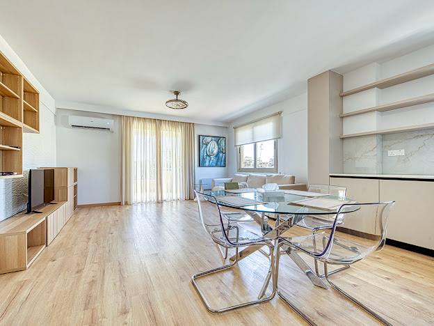 2-bed modern apartment with covered veranda in Linopetra photo 2