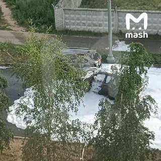 Автомобиль взорвался в подмосковной Балашихе — погиб водитель.Взрыв прогремел около 5:30 утра в микрорайоне Авиаторов на улице Колдунова. По словам очевидцев, мужчина сел за руль BMW X3, запустил двигатель, автомобиль рванул.Очевидцы успели вытащить жертву