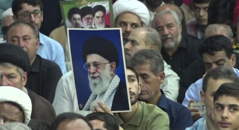 روزنامه فرهیختگان: ▪️ بزرگداشت اربعین تدفین امام شهید در دفتر آیتالله سیستانی در قم برگزار میشود🔻 آیین گرامیداشت اربعین تدفین امام شهید و