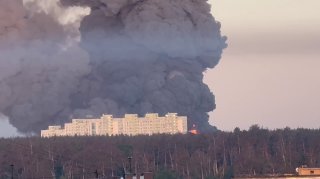 На Киев и Киевскую область совершена крупная атака. Местные власти сообщают, что использовались беспилотники, а также крылатые и баллистические ракеты.По неподтвержденной информации, один из ударов мог быть нанесен «Орешником».Повреждения зафиксированы во 