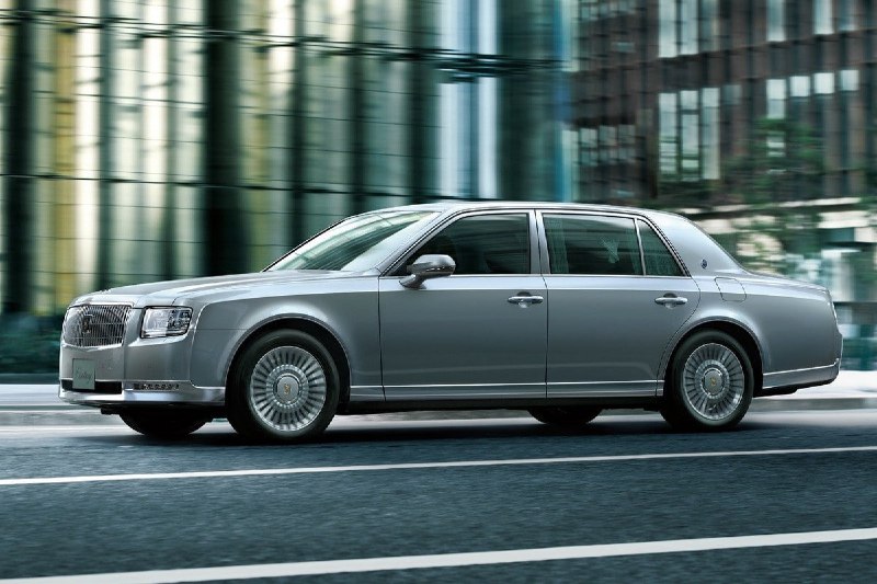 Toyota обновила флагманский седан Century
