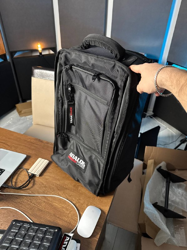 Продаю классный рюкзак от Analog cases!