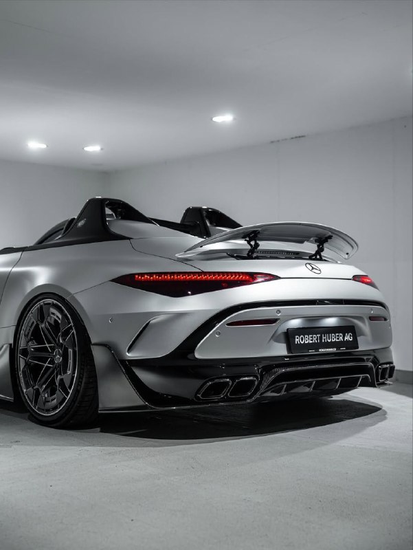 Mercedes-AMG PureSpeed 4.0-L V8 BITURBO €1M 8
