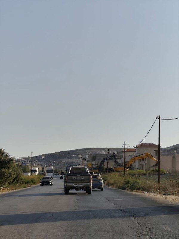 דחוף: דחפורי הכיבוש מתחילים בהריסה בכביש לכפר אנזה, דרומית לג'נין.