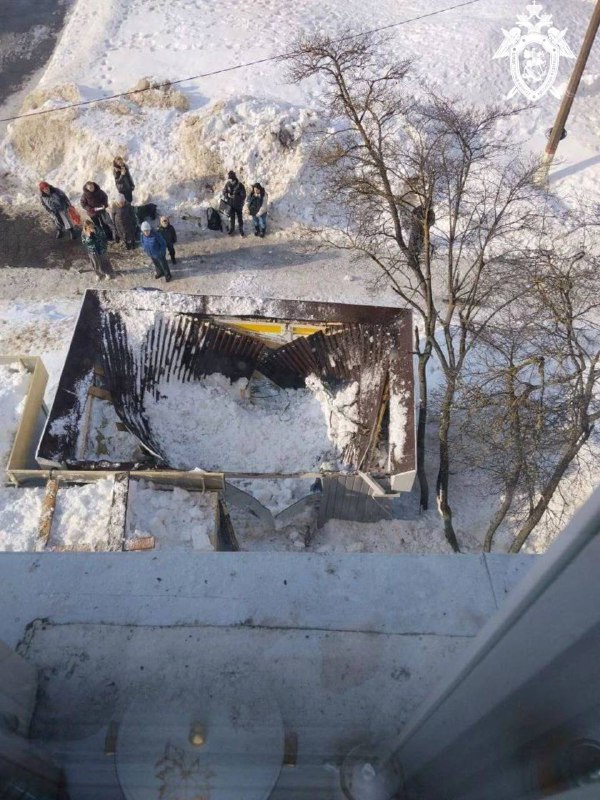 Власти обвинили россиянку в сходе на нее снега с крышиАдминистрация Чебоксар обвинила продавщицу, пострадавшую из-за схода снега с крыши на ее киоск, в том, что она не послушала предупреждения управляющей компании о готовящейся очистке крыши. На сообщение 