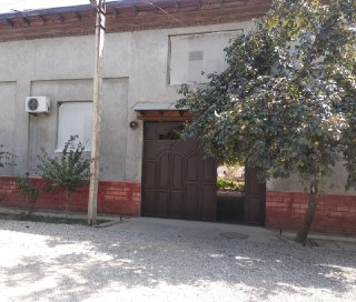 Uy sotiladi 15 xonali 8 sotik srochna