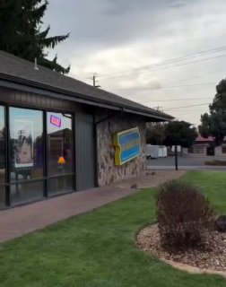 Последният останал магазин Blockbuster в света се намира в Бенд, Орегон, на 211 NE Revere Avenue ... Знаете ли