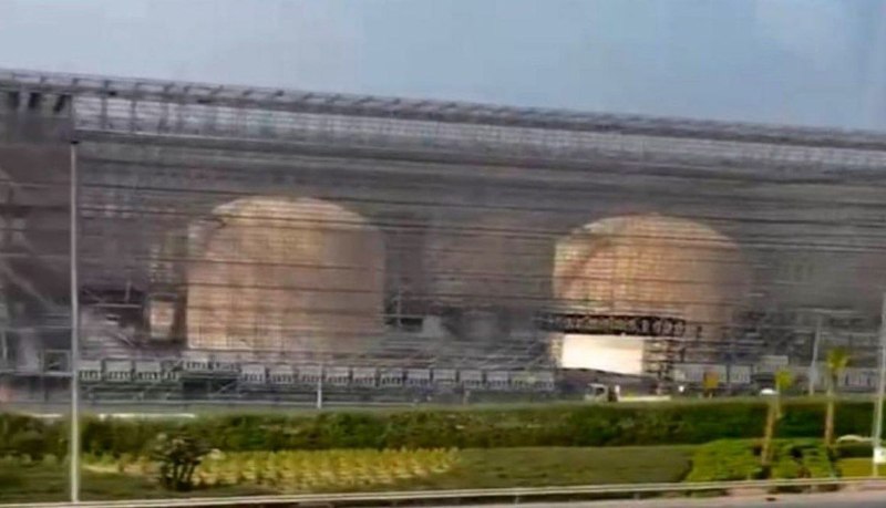 شهرآرانیوز: 🔶هراس امارات از حملات پهپادی 🔹امارات متحده عربی از ترس حملات پهپادی قفسهای فلزی عظیم اطراف مخازن ذخیره سوخت در ابوظبی ک