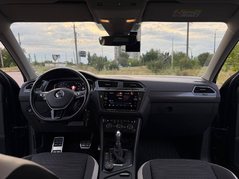 В продаже volkswagen tiguan(2020
Года)
‼️Возможна продажа в кредит‼️или обмен в обе стороны

✅Полностью в родном окрасе
✅Автомобиль в броне пленке
✅Мотор 2.0 (180 л. С)
✅Самый надежный автомат( не вариатор)
✅Максимальная комплектация(комплектация offroad)
✅Машина
Эксплуатировалась по трассе
✅По технике без вопросов. Двигатель работает ровно, коробка переключает мягко, ошибок нет.
Личный авто. Вложений не тpебует.
Полное tо в мае 2026г.
✅ Много ассистентов и дополнительных опций, саrрlаy и аndrоidаutо, топовая адаптивная оптика с вырезанием автомобилей.
✅ Зимний пакет: обогрев лобового стекла, руля, сидений, трехзонный климат контроль, обогрев зеркал, форсунок омывателя, заднего стекла.
✅ Все зоны риска (капот, бампер, фары, крылья, стойки) защищены премиальной полиуретановой бронепленкой llumаr.
✅Реальный пробег.
✅Только дилерское обслуживание масло только оригинал, каждые 5 тысяч км, масло в коробке поменяно.
✅ Без окрасов, лакокрасочное покрытие в идеальном состоянии, без царапин и сколов.
✅Без залогов, без кредитов и ограничений, без штрафов, полностью юридически чистый автомобиль.

Цена 2.595.000 торг на месте
Рассматриваю обмен в обе стороны

Номер телефона +7 949 382 2120( есть
Telegram) - фотография - 9