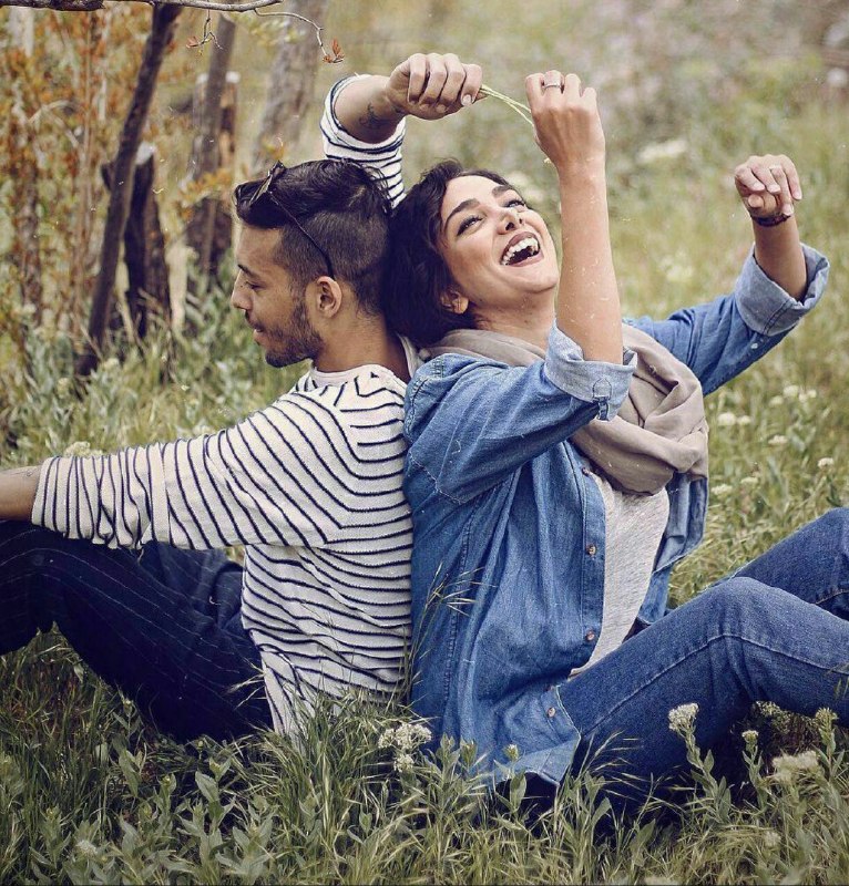 ❤سکوت عشق❤: ‌ خنده ات آیینه ی خورشیدهاستدر نگاهتصد هزار آهو رهاست .....#شفیعی_کدکنی‌