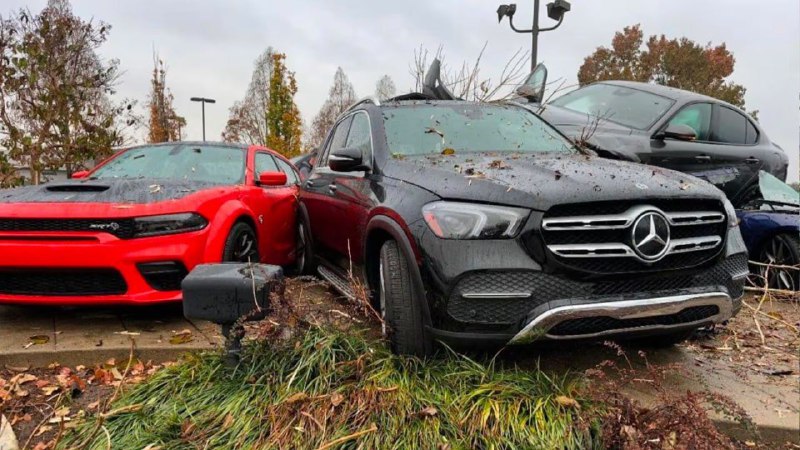 ДТП на $250 000: механик разбил четыре дорогих авто в нелепой аварии 4