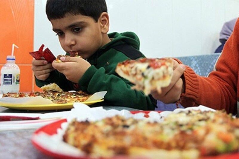 اخبار خراسان جنوبی(بیرجند): غفلت از سفره‌های سنتی در زندگی فست‌فودیبیرجند-ایرنا- سفره‌های رنگارنگ و غذاهای سنتی ایرانی که روزگاری محور دورهمی‌های خا