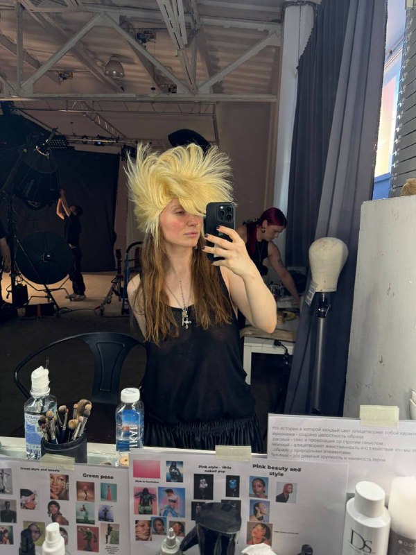 В понедельник участвовала в съемке для ТО-МАПодготовила вот такие парики. Команда была в восторге от белого, фото с ним сделали, по-моему, все.В команде все ребята очень талантливые 💔 Надеюсь, работаем вместе не последний раз.Для меня такие проекты — это непередаваемые ощущения от атмосферы съемки, команды, места. Жаль, что иногда, из-за плотного графика, их меньше, чем хотелось бы 👹Как вам образы?В понедельник участвовала в съемке для ТО-МАПодготовила вот такие парики. Команда была в восторге от белого, фото с ним сделали, по-моему, все.В команде все ребята очень талантливые 💔 Надеюсь, работаем вместе не последний раз.Для меня такие проекты — это непередаваемые ощущения от атмосферы съемки, команды, места. Жаль, что иногда, из-за плотного графика, их меньше, чем хотелось бы 👹Как вам образы?