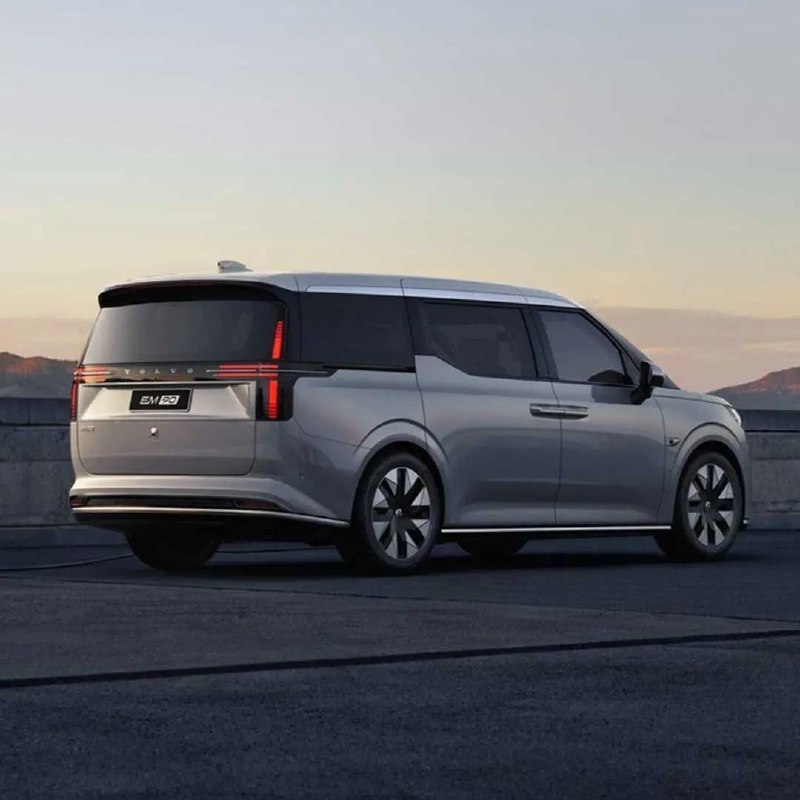 Volvo EM90 7