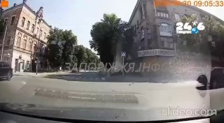 🇮🇱 תיעוד דרמטי מפגיעת כטב"ם של רוסיה הבוקר בעיר זפוריז'יה באוקראינה.