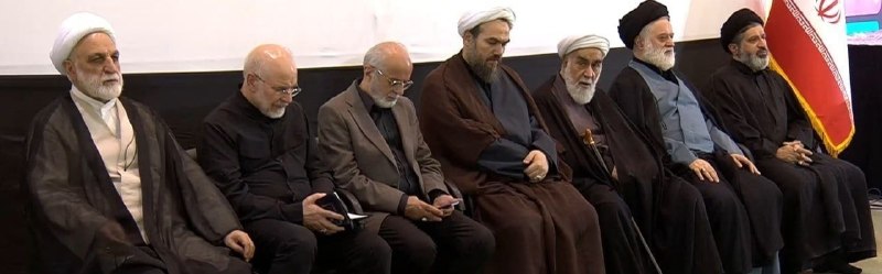 خبرازما: 🟡 تصویری از حضور خانواده رهبر شهید انقلاب و روسای قوای مقننه و قضاییه در مراسم چهلمین روز خاکسپاری آقای شهید ایران#رهبر_