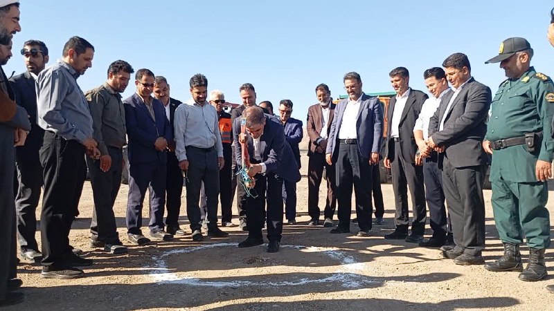کانال خبری نسیم سرخس: ✅ میدان ورودی شهر مزداوند با اعتبار ۲۰ میلیارد ریال کلنگزنی شد🔷 به گزارش خبرنگار #نسیم_سرخس، عملیات اجرایی میدان ورودی