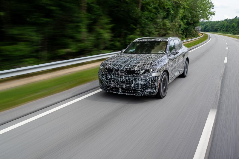 Пятое поколение X5 (G65) уже на ходу. Я прокатилась на закамуфлированных прототи