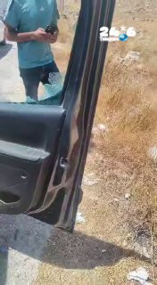 🇮🇱 מתנחלים תקפו צעיר ממחנה אל-פוואר בזמן שחילק חבילות, וניפצו את רכבו.