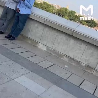 Легендарные надписи "Чечня", "Дагестан" и "Ингушетия" пропали со стен на фоне Эйфелевой башни. Ростуристы негодуют и записывают грустные тиктоки по этому поводу.Главный фотоспот для россиян завирусился этой весной — люди специально приезжали на террасу дво
